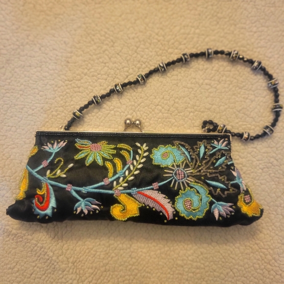 Vintage Chateau Beaded Embroidered Black w/Satin Kiss Lock in Floral Paisley - Picture 7 of 13